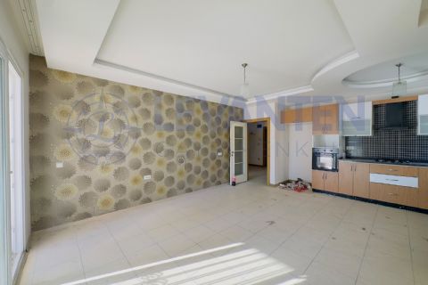 LEVANTENDEN Mezitli Vatan Caddesi'nde Geniş 4+1 Teraslı Daire