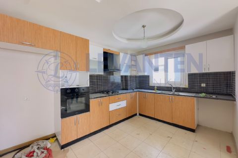 LEVANTENDEN Mezitli Vatan Caddesi'nde Geniş 4+1 Teraslı Daire