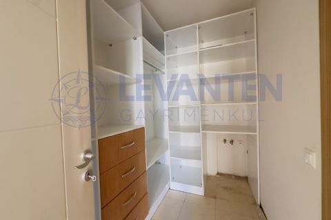 LEVANTENDEN Mezitli Vatan Caddesi'nde Geniş 4+1 Teraslı Daire