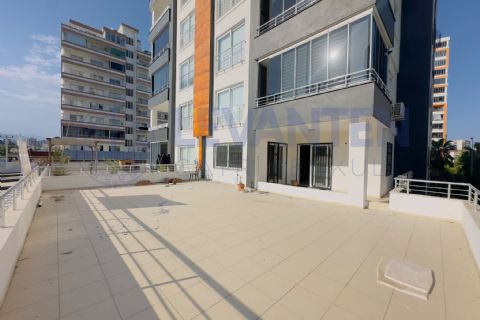 LEVANTENDEN Mezitli Vatan Caddesi'nde Geniş 4+1 Teraslı Daire
