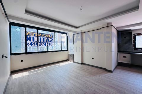 LEVANTENDEN SIFIR HAVUZLU SİTEDE EBEVEYN BANYO YERDEN ISITMA 2+1