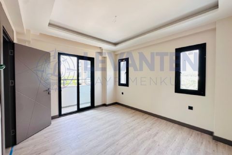 LEVANTENDEN SIFIR HAVUZLU SİTEDE EBEVEYN BANYO YERDEN ISITMA 2+1