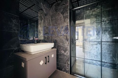 LEVANTENDEN SIFIR HAVUZLU SİTEDE EBEVEYN BANYO YERDEN ISITMA 2+1