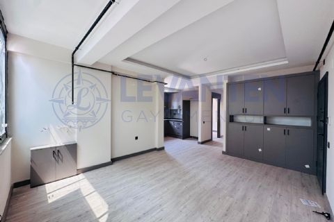 LEVANTENDEN SIFIR HAVUZLU SİTEDE EBEVEYN BANYO YERDEN ISITMA 2+1