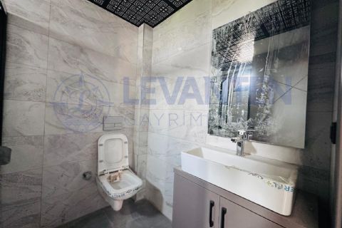 LEVANTENDEN SIFIR HAVUZLU SİTEDE EBEVEYN BANYO YERDEN ISITMA 2+1