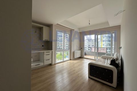 LEVANTENDEN TECE PLAJ CADDESİNDE HAVUZLU SIFIR 1+1