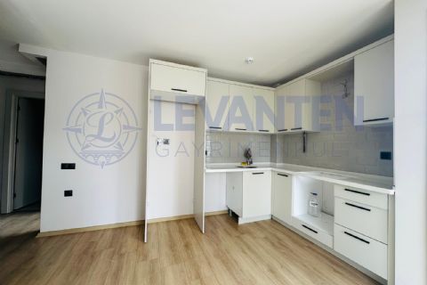 LEVANTENDEN TECE PLAJ CADDESİNDE HAVUZLU SIFIR 1+1