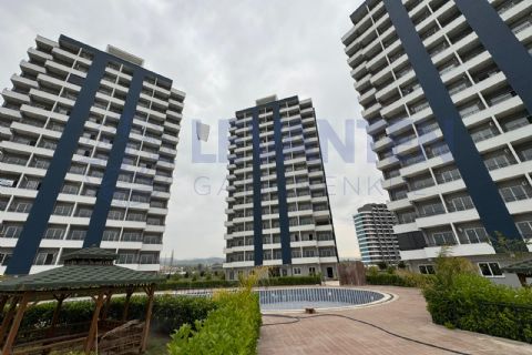 LEVANTEN'DEN TECE'DE DENİZE YAKIN HAVUZLU SIFIR 1+1
