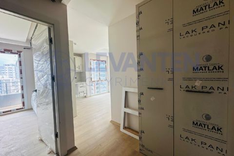 LEVANTEN'DEN TECE'DE DENİZE YAKIN HAVUZLU SIFIR 1+1