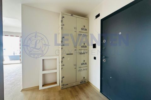 LEVANTEN'DEN TECE'DE DENİZE YAKIN HAVUZLU SIFIR 1+1