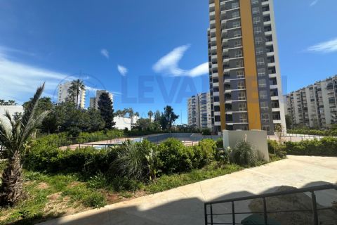 LEVANTEN'DEN TECE'DE DENİZE YAKIN HAVUZLU SIFIR 1+1