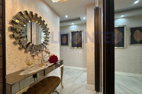 LEVANTENDEN TEK BLOK CEPHELERİ AÇIK KOMBİ GÖZDE KREŞ CİVARI 3+1