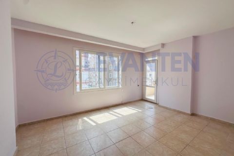 LEVANTENDEN TEK BLOK GENİŞ OTURUM ÇİFT BANYO 3+1 SATILIK