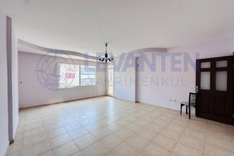 LEVANTENDEN TEK BLOK GENİŞ OTURUM ÇİFT BANYO 3+1 SATILIK