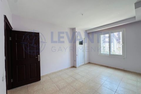 LEVANTENDEN TEK BLOK GENİŞ OTURUM ÇİFT BANYO 3+1 SATILIK