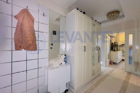 LEVANTEN'DEN TEK BLOK OTOPARK KOMBİ ULAŞIMI KOLAY FERAH 3+1