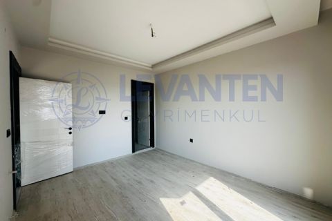 LEVANTENDEN TÖMÜKTE DENİZE YÜRÜME MESAFESİNDE AQUA HAVUZLU 2+1