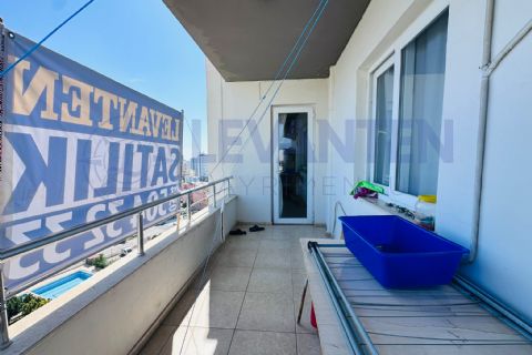 LEVANTENDEN ÜNİVERSİTE CD YOLA SIFIR CEPHELERİ AÇIK 1+1 HAVUZLU