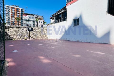 LEVANTENDEN ÜNİVERSİTE CD YOLA SIFIR CEPHELERİ AÇIK 1+1 HAVUZLU