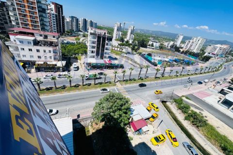 LEVANTENDEN ÜNİVERSİTE CD YOLA SIFIR CEPHELERİ AÇIK 1+1 HAVUZLU