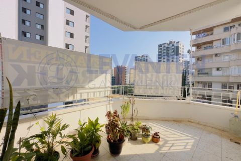 Mezitli'de Site İçi, Cepheleri Açık 3+1 Kiralık Daire